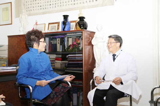 王冬总领事走访米兰华人诊所 谋划更好服务华人举措