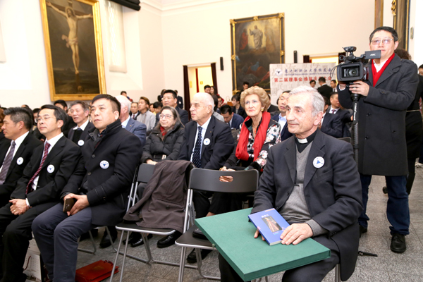 意大利浙江大学校友会第二届换届庆典在米兰昂布罗修图书馆举行