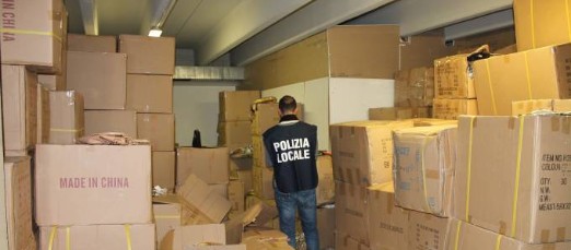 米兰警方查获45000袋假冒商品