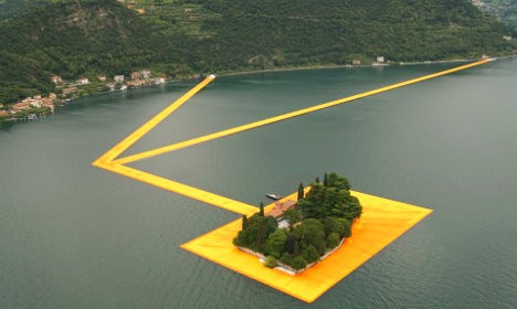 著名艺术家设计建造水上黄金大道 邀请公众来意大利伊塞奥湖水面
