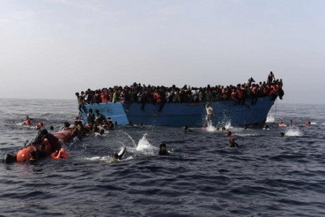 “黑”镜头：地中海不停上演难民悲剧