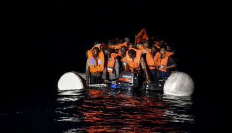 意大利海岸警卫队：在橡皮艇上发现十具难民尸体
