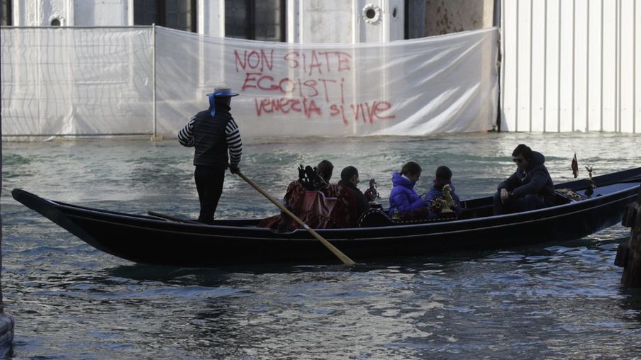 威尼斯举行示威活动 抗议者反对旅游过盛