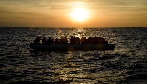 意大利难民救援最新纪录：八具尸体