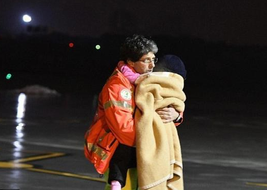 意大利雪崩 8岁女孩48小时后获救