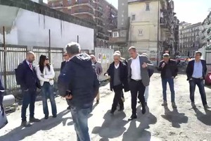 Racket in cantiere Napoli, sindaco tra operai dopo riapertura (ANSA)
