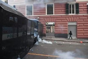 Comizio Casapound a Genova, scontri a presidio antifascista (ANSA)