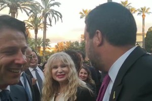 L'abbraccio tra Conte e Salvini al Quirinale (ANSA)
