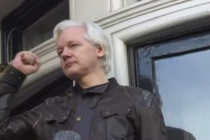 Assange, Londra firma la richiesta di estradizione Ue (ANSA)