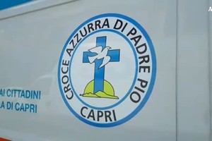 Negato imbarco per Capri ad ambulanza con paziente oncologico (ANSA)
