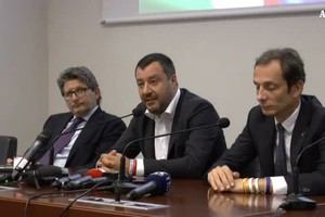 Migranti: Salvini, ong cercano di riaprire business che abbiamo interrotto (ANSA)