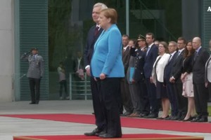 Angela Merkel colta nuovamente da tremore (ANSA)
