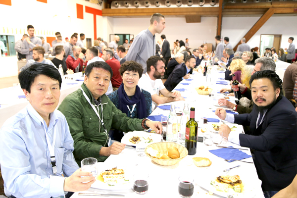 华人受邀参加第三届积极经济论坛 并参观圣帕特里尼亚诺社区