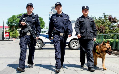 北京警察巡逻意大利街头 佩戴“亚洲派”胸牌