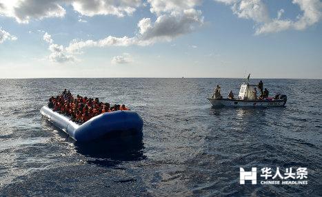 意大利海岸警卫队又救起1000名移民
