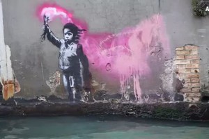 A Venezia spunta 'Naufrago bambino' potrebbe essere di Banksy (ANSA)