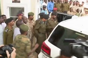 Prima udienza a Khartoum per ex presidente Bashir (ANSA)