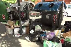 Ancora roghi rifiuti a Roma. Raggi,c'e' guerra in corso (ANSA)