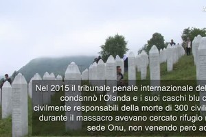 Srebrenica:per anniversario migliaia al Cimitero di Potocari (ANSA)