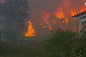 Portogallo, 9 feriti in un maxi incendio (ANSA)